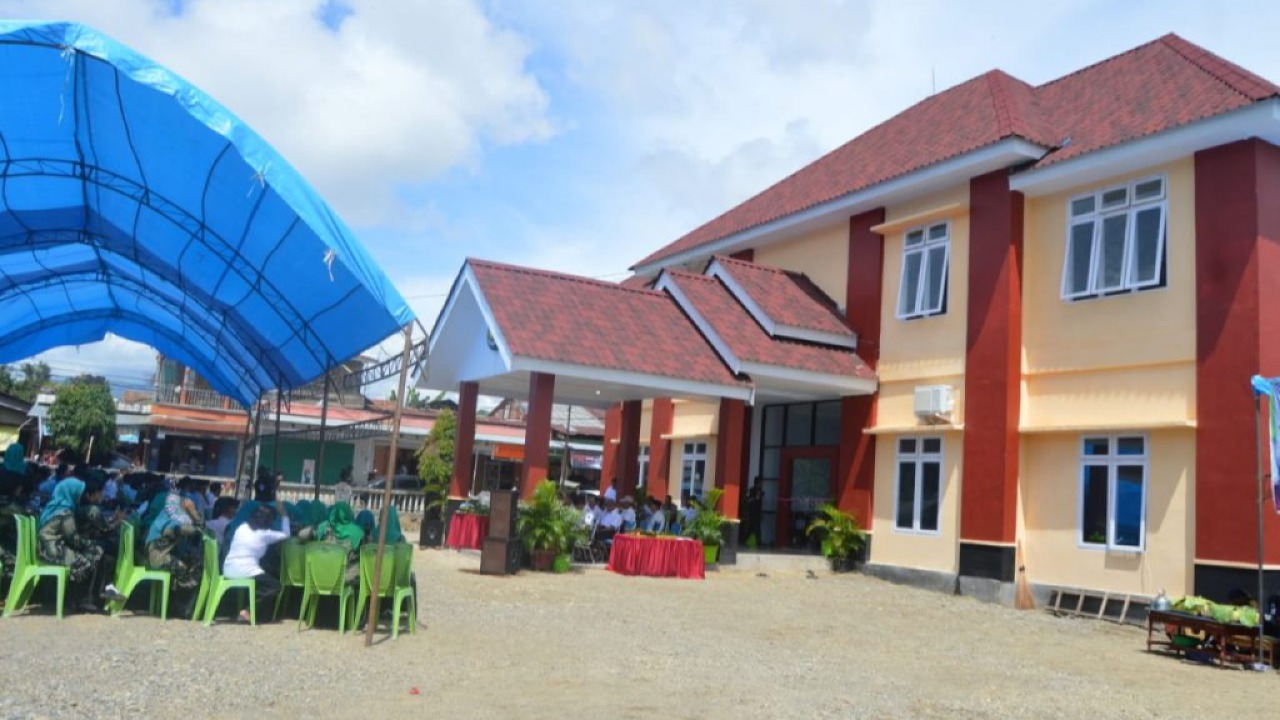 Resmikan Kantor Camat Lamasi, Wabup Luwu Harapkan Pelayanan Lebih Dimaksimalkan